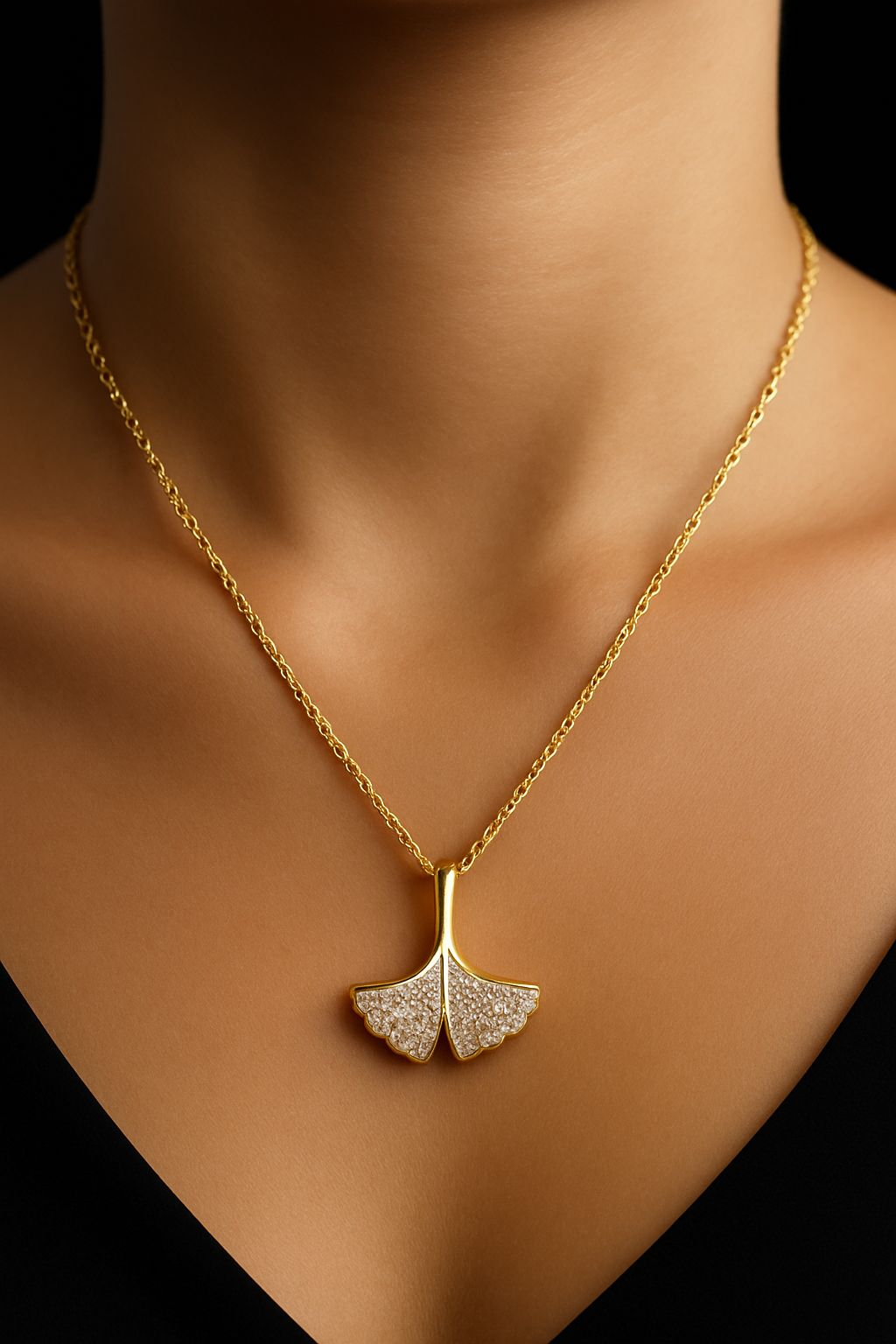 valorishine exclusive – ginkgo leaf taşlı Çelik kolye valorishine exclusive – ginkgo leaf taşlı Çelik kolye