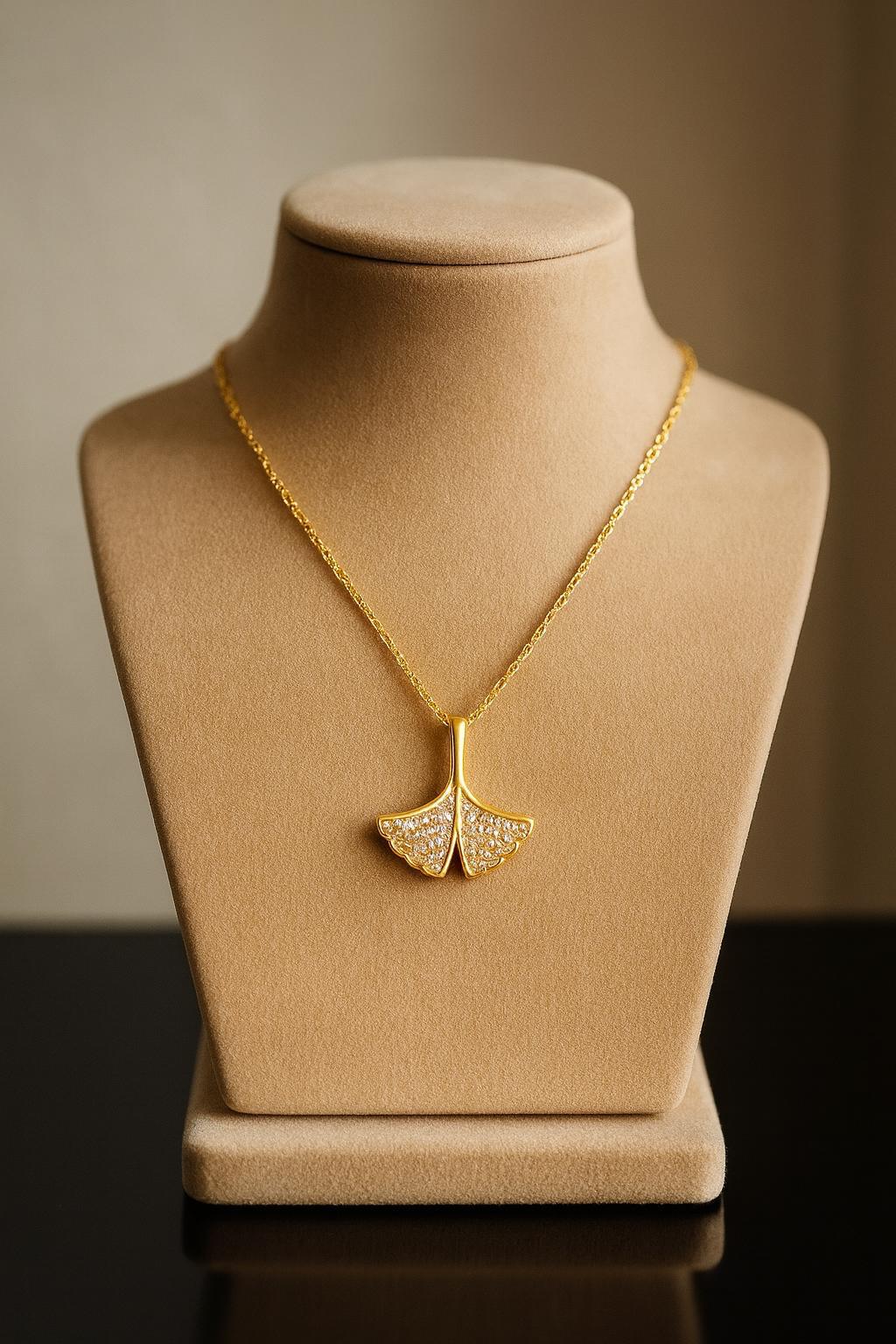 valorishine signature – ginkgo leaf taşlı Çelik kolye valorishine signature – ginkgo leaf taşlı Çelik kolye