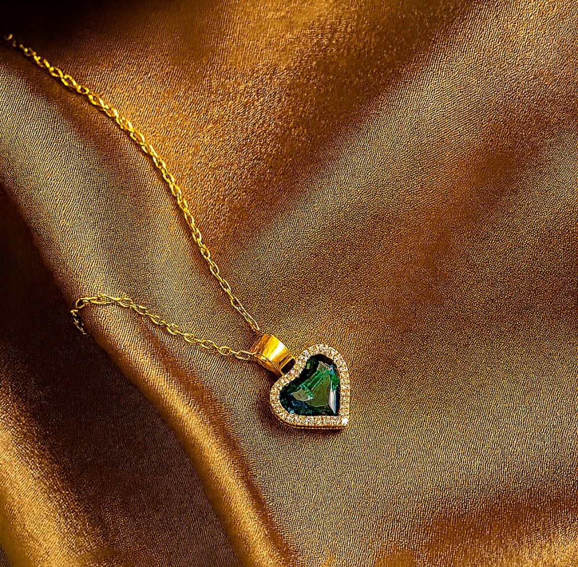 valorishine exclusive – emerald heart glow Çelik kolye valorishine exclusive – emerald heart glow Çelik kolye
