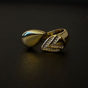 valorishine signature – golden tear elegance ring