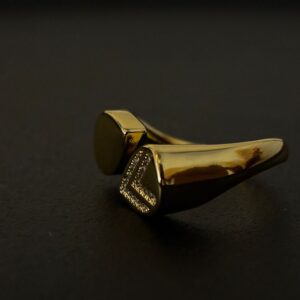 valorishine signature – golden tear elegance ring